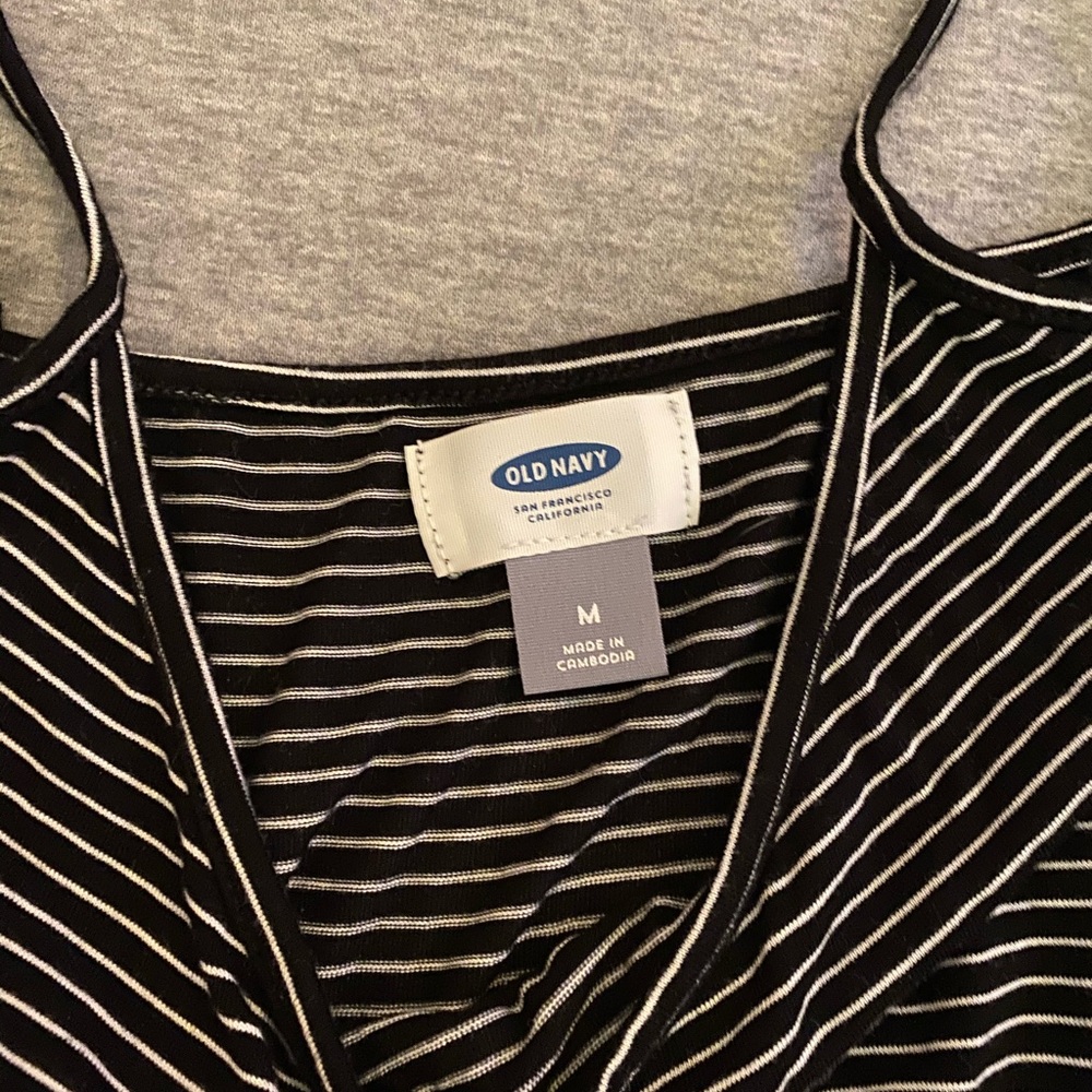 Old navy romper - Picture 3 of 3